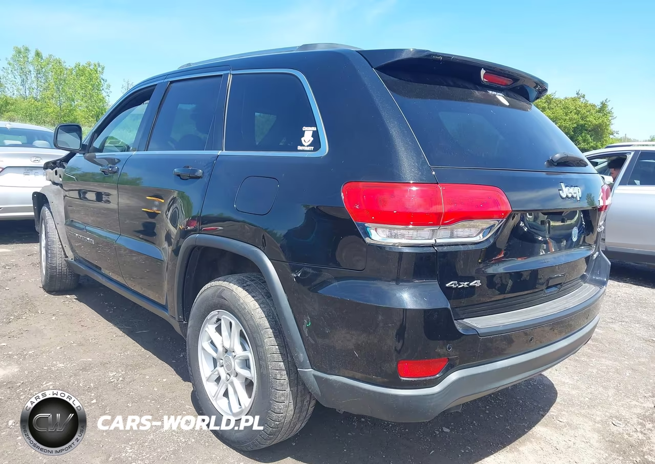 2018 Jeep Grand Cherokee Laredo E 4X4 VIN:1C4RJFAG4JC374937 - 3