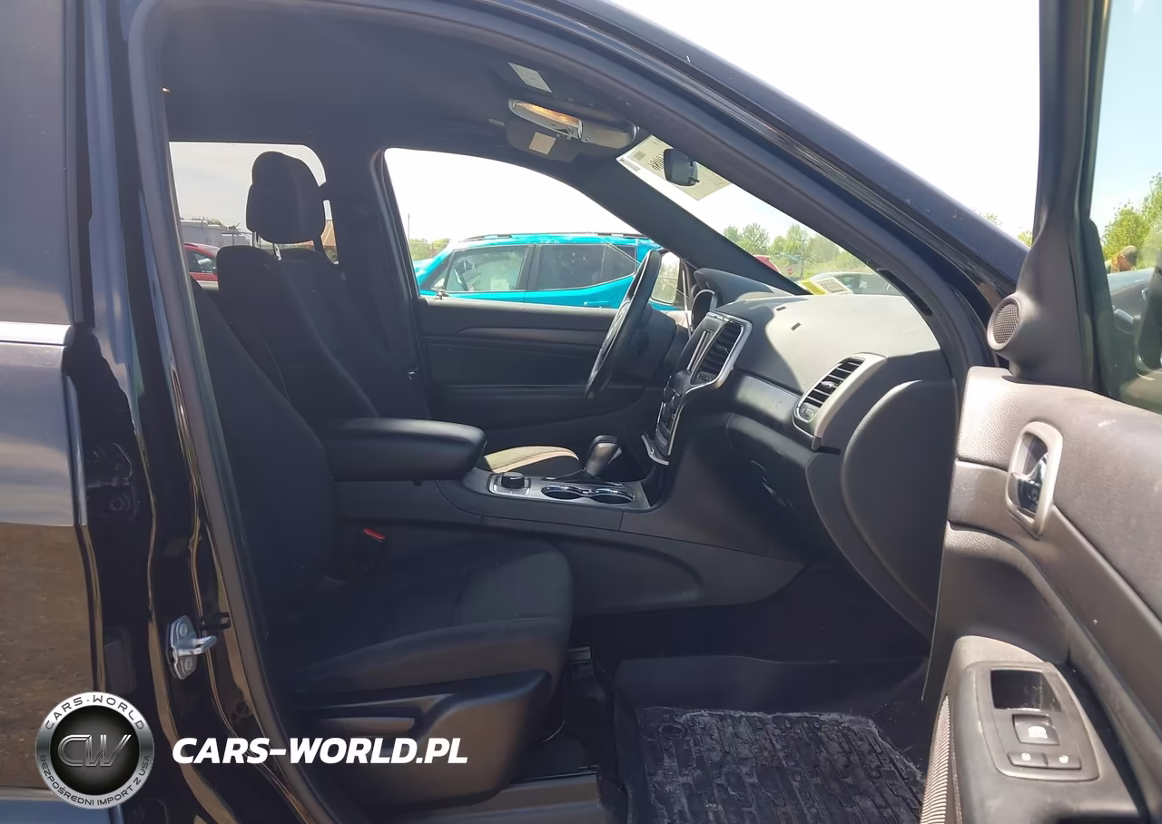 2018 Jeep Grand Cherokee Laredo E 4X4 VIN:1C4RJFAG4JC374937 - 5