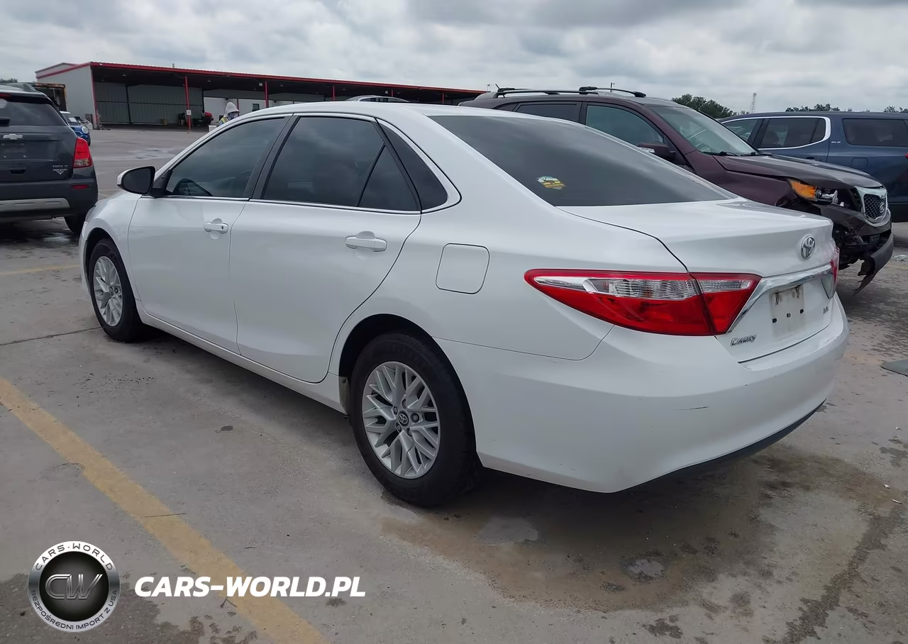 2017 Toyota Camry Le VIN:4T1BF1FK8HU703609 - 3