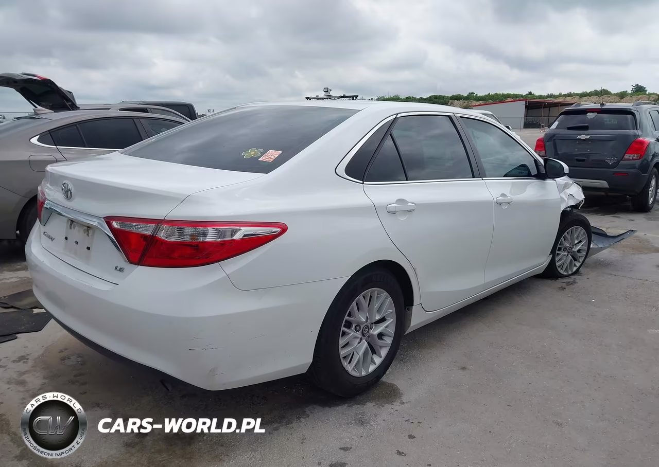 2017 Toyota Camry Le VIN:4T1BF1FK8HU703609 - 4