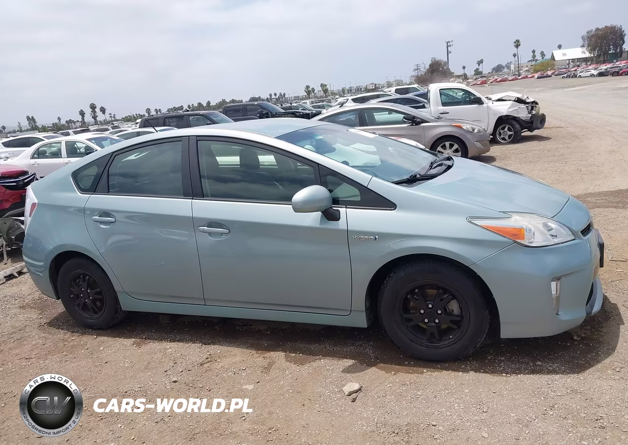 2014 Toyota Prius Two VIN:JTDKN3DU2E1835950 - 13