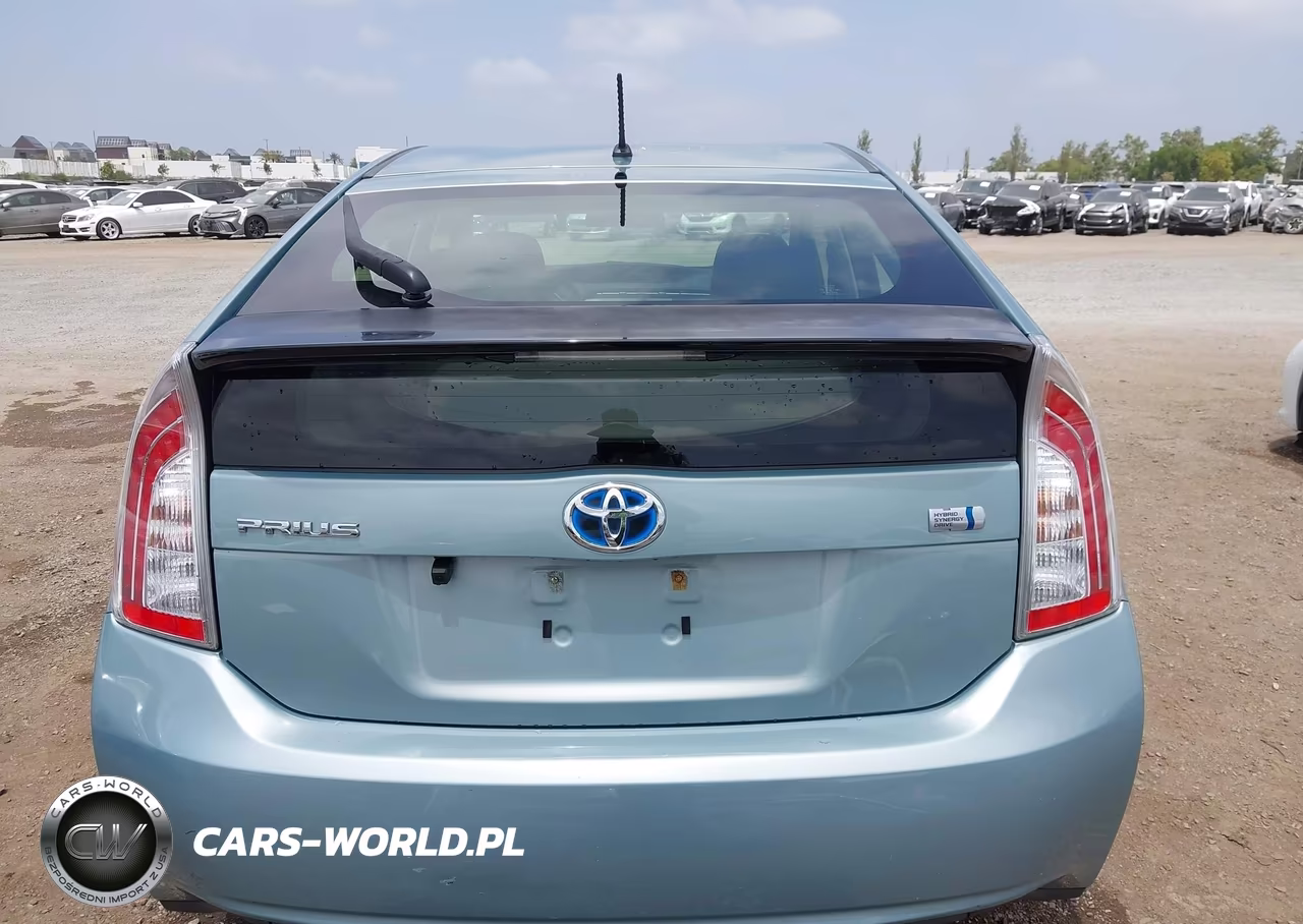 2014 Toyota Prius Two VIN:JTDKN3DU2E1835950 - 16