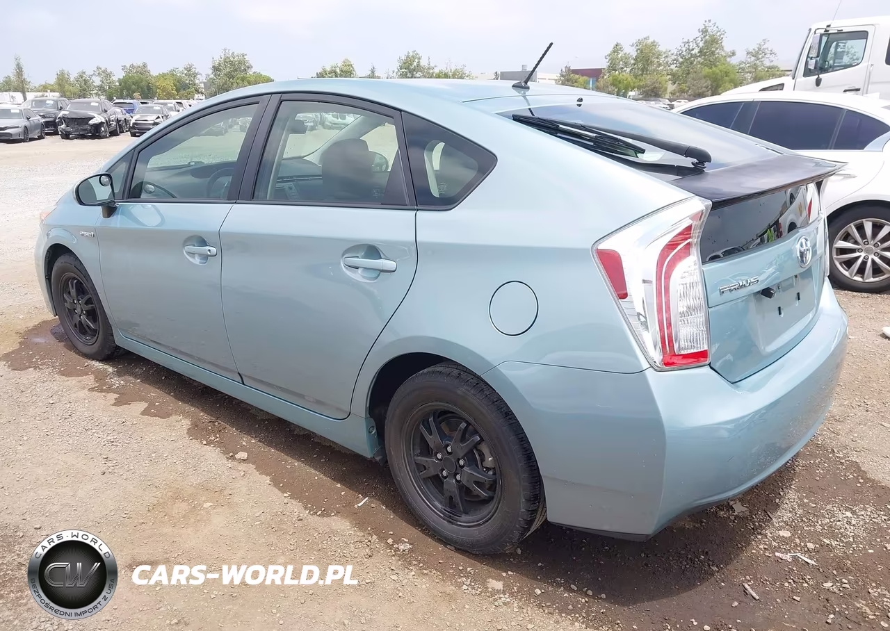 2014 Toyota Prius Two VIN:JTDKN3DU2E1835950 - 3