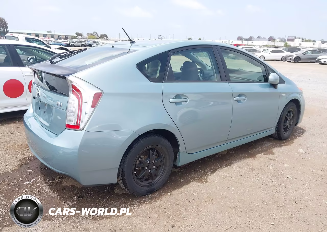 2014 Toyota Prius Two VIN:JTDKN3DU2E1835950 - 4
