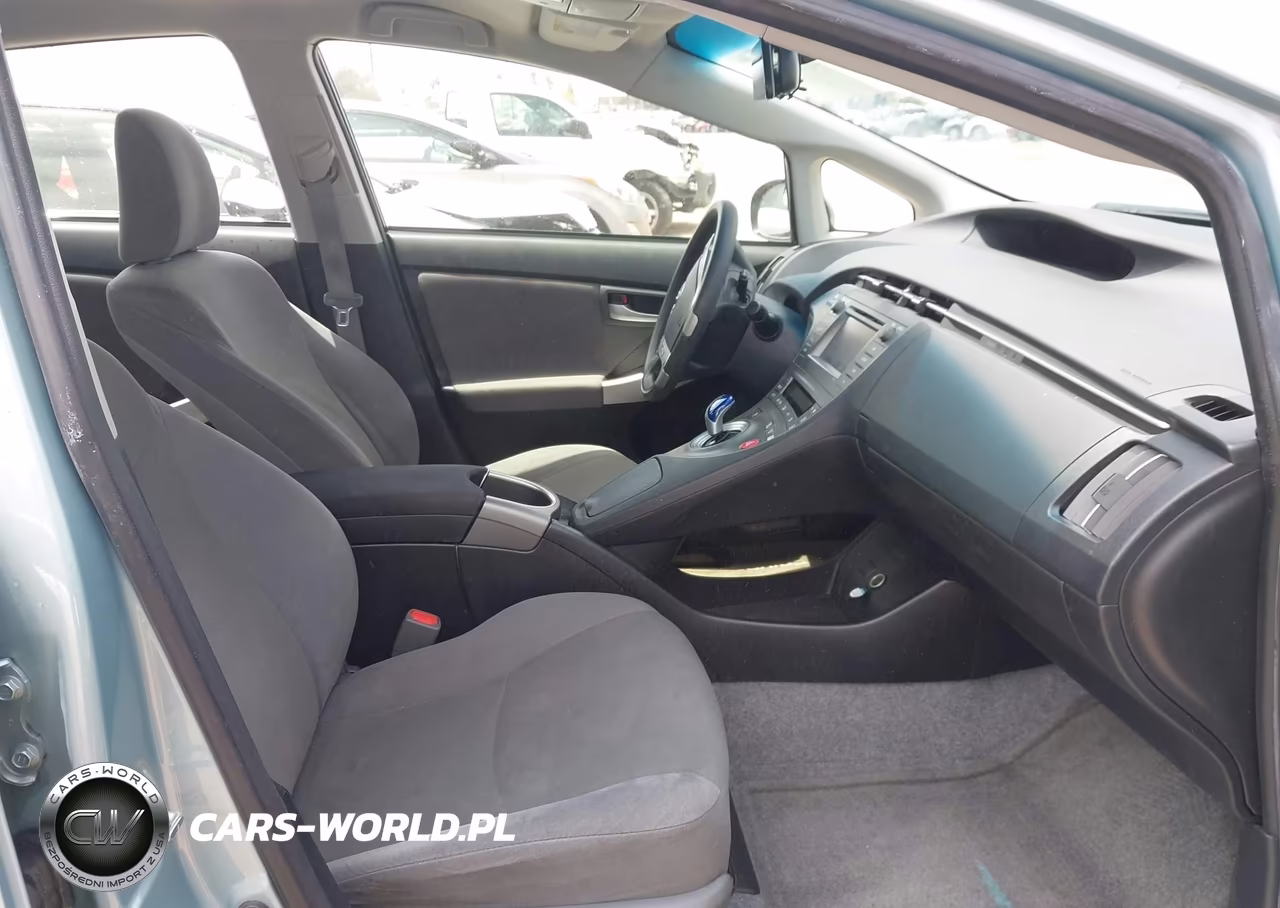 2014 Toyota Prius Two VIN:JTDKN3DU2E1835950 - 5