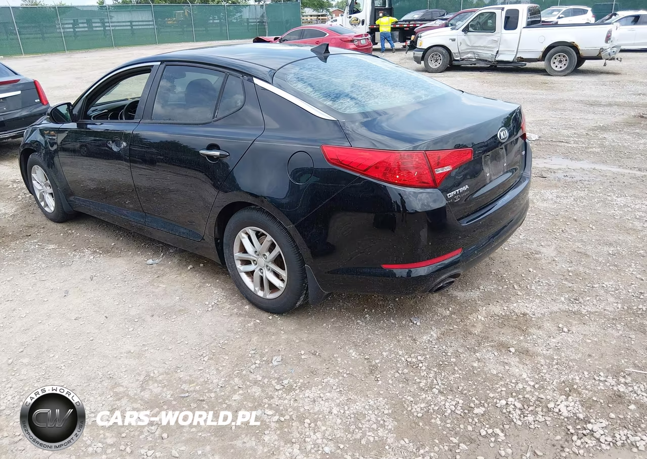 2013 Kia Optima Lx VIN:5XXGM4A75DG136697 - 3