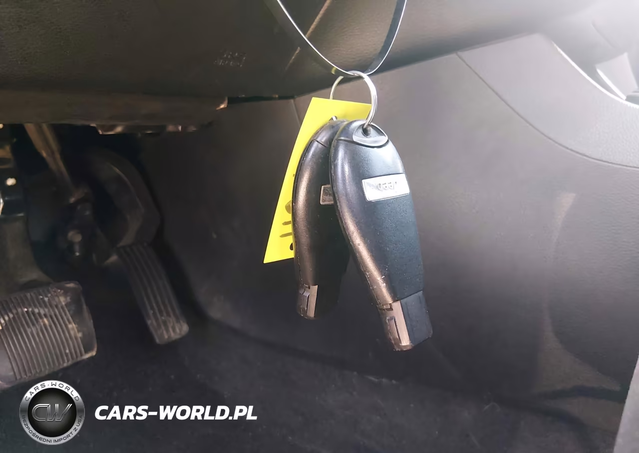 2019 Jeep Cherokee Latitude 4X4 VIN:1C4PJMCB2KD472891 - 11