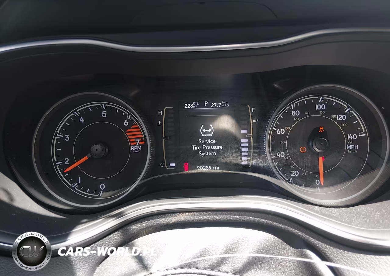 2019 Jeep Cherokee Latitude 4X4 VIN:1C4PJMCB2KD472891 - 7