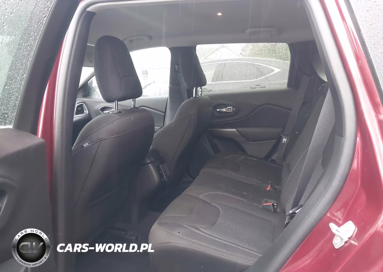 2019 Jeep Cherokee Latitude 4X4 VIN:1C4PJMCB2KD472891 - 8