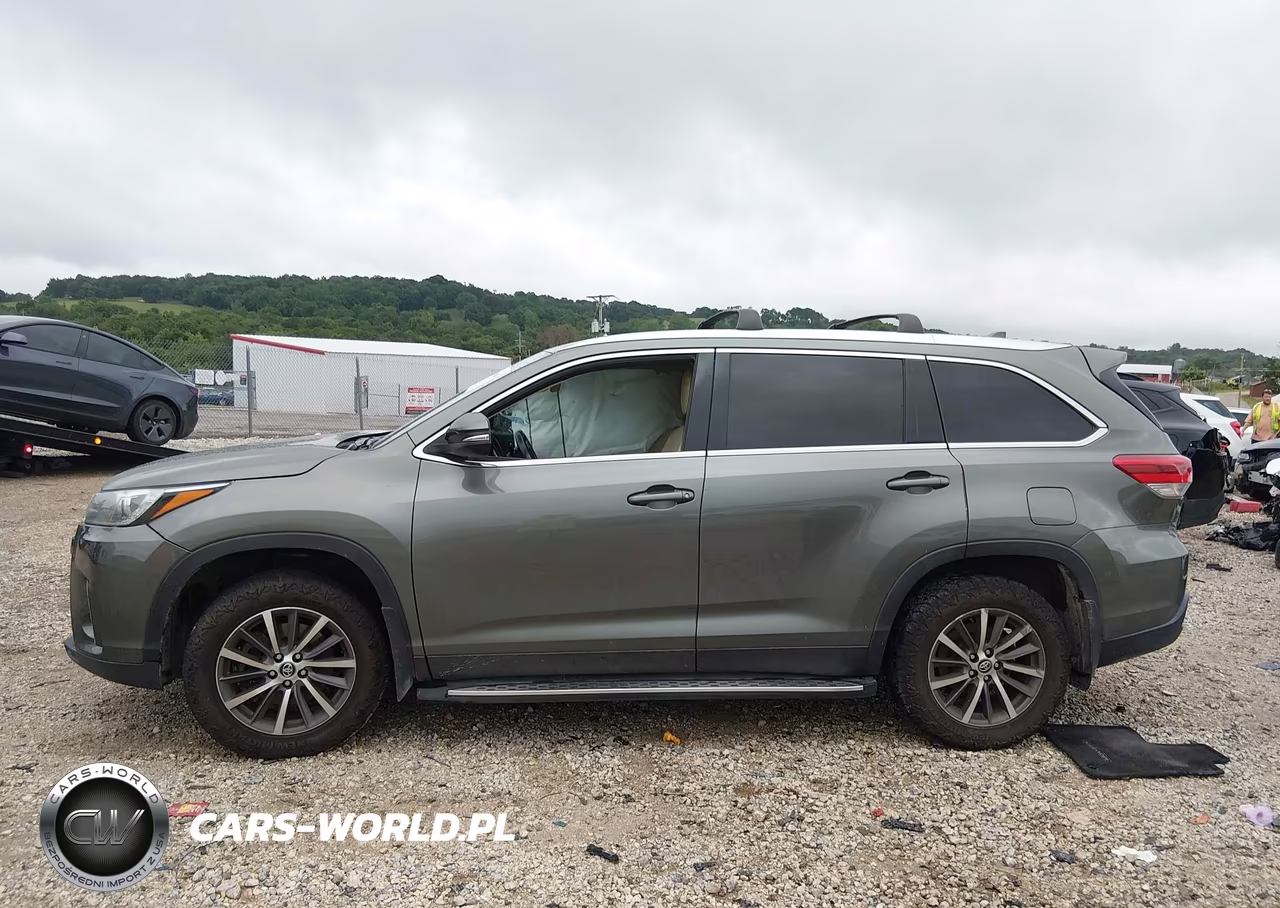 2019 Toyota Highlander Xle VIN:5TDKZRFH9KS298242 - 14