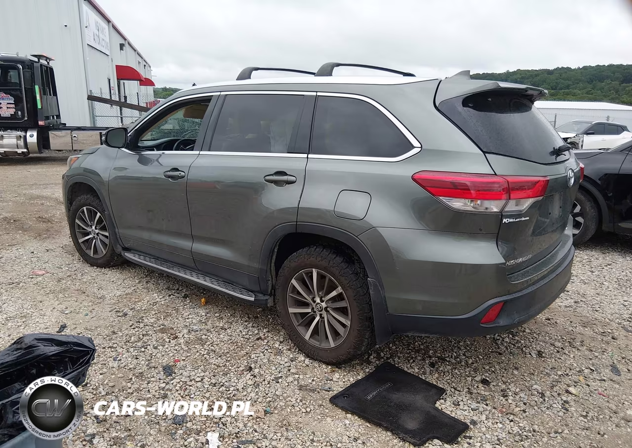 2019 Toyota Highlander Xle VIN:5TDKZRFH9KS298242 - 3