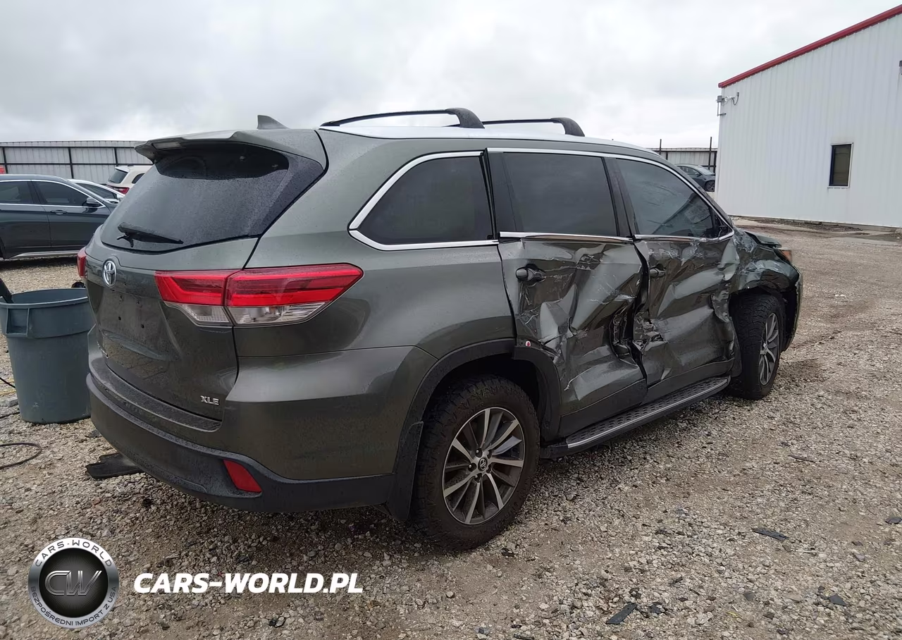 2019 Toyota Highlander Xle VIN:5TDKZRFH9KS298242 - 4