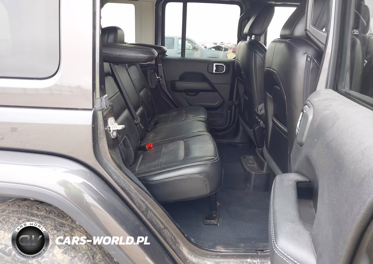 2020 Jeep Wrangler Unlimited Sahara 4X4 VIN:1C4HJXEN1LW180460 - 8