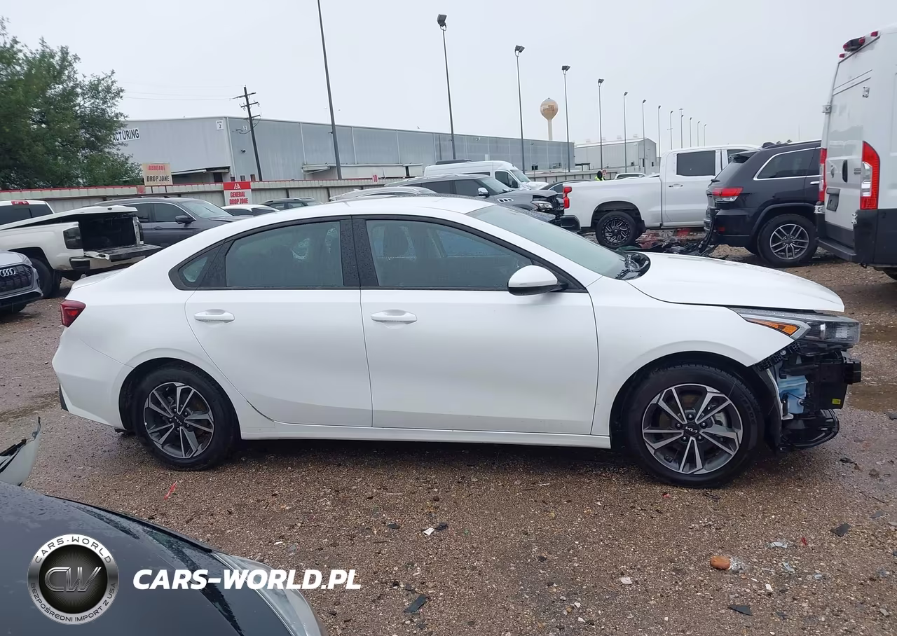 2024 Kia Forte Lxs VIN:3KPF24AD2RE734284 - 14