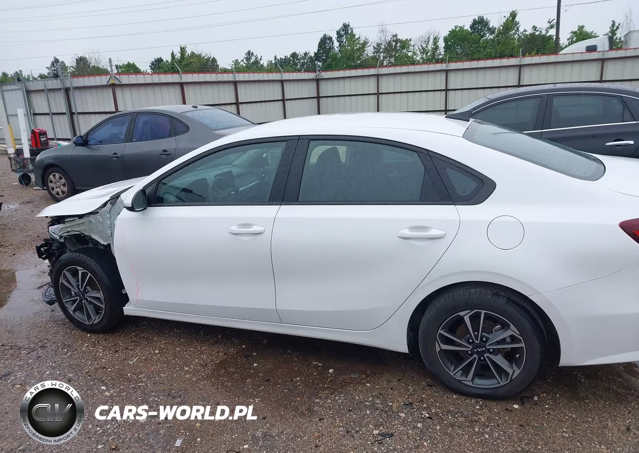 2024 Kia Forte Lxs VIN:3KPF24AD2RE734284 - 15