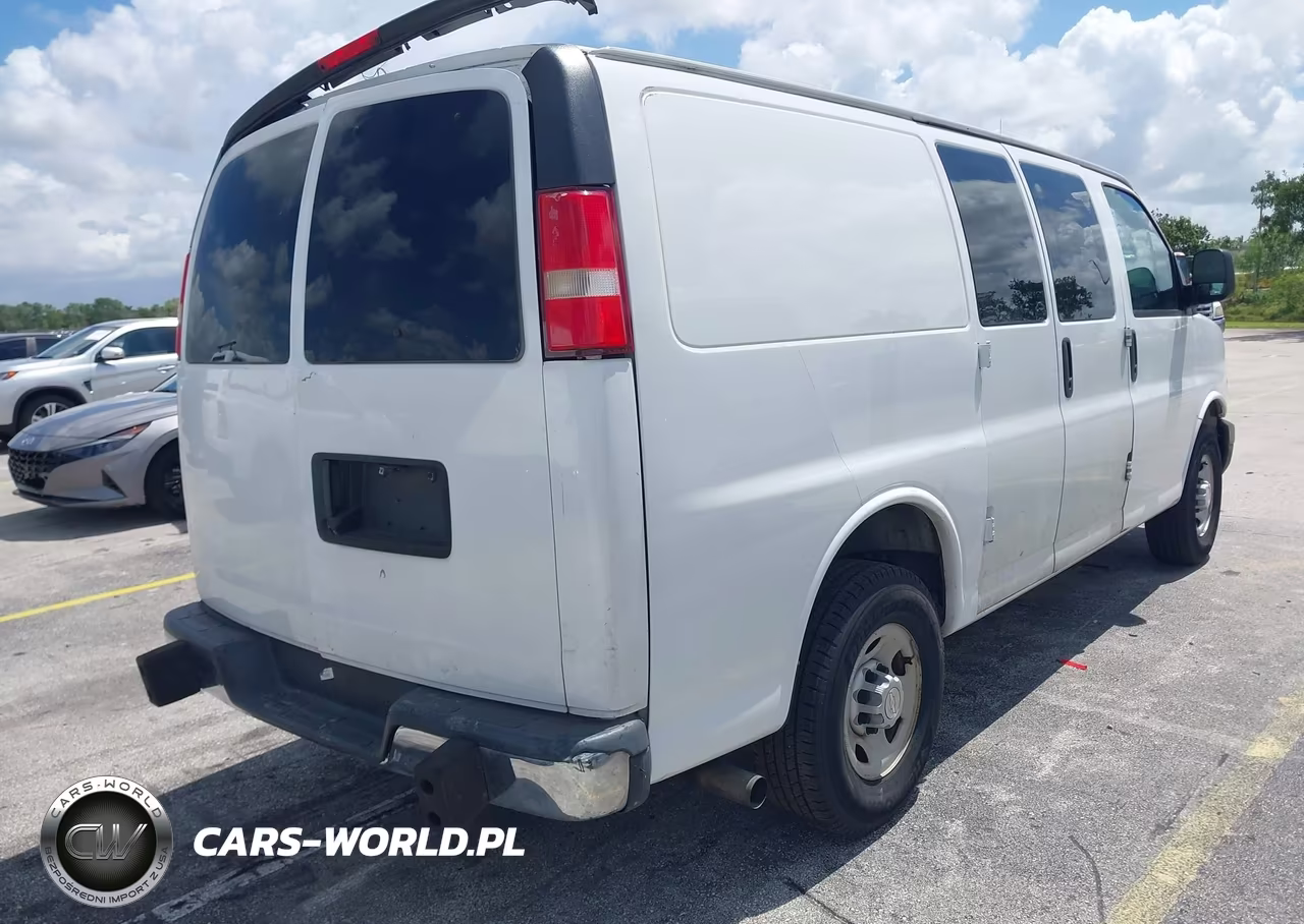 2019 Chevrolet Express 2500 Work Van VIN:1GCWGAFPXK1332556 - 4