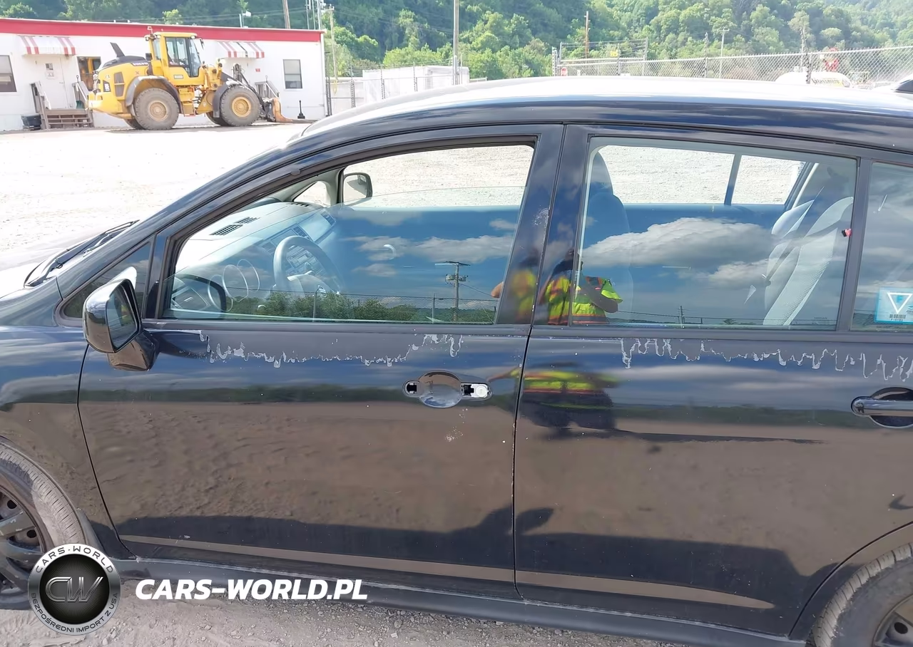 2010 Nissan Versa 1.8S VIN:3N1BC1CPXAL362147 - 6