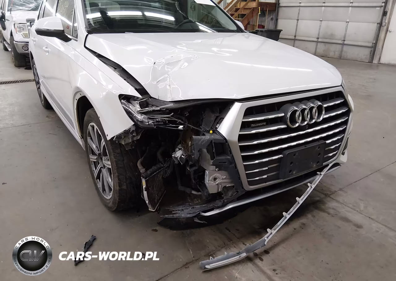 2017 Audi Q7 3.0T Premium VIN:WA1VABF71HD038337 - 6