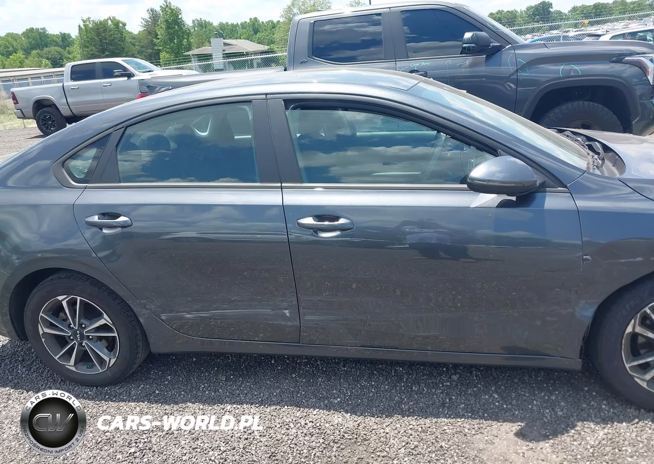 2023 Kia Forte Lxs VIN:3KPF24AD4PE631137 - 13