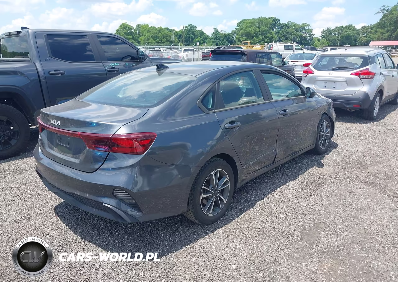 2023 Kia Forte Lxs VIN:3KPF24AD4PE631137 - 4