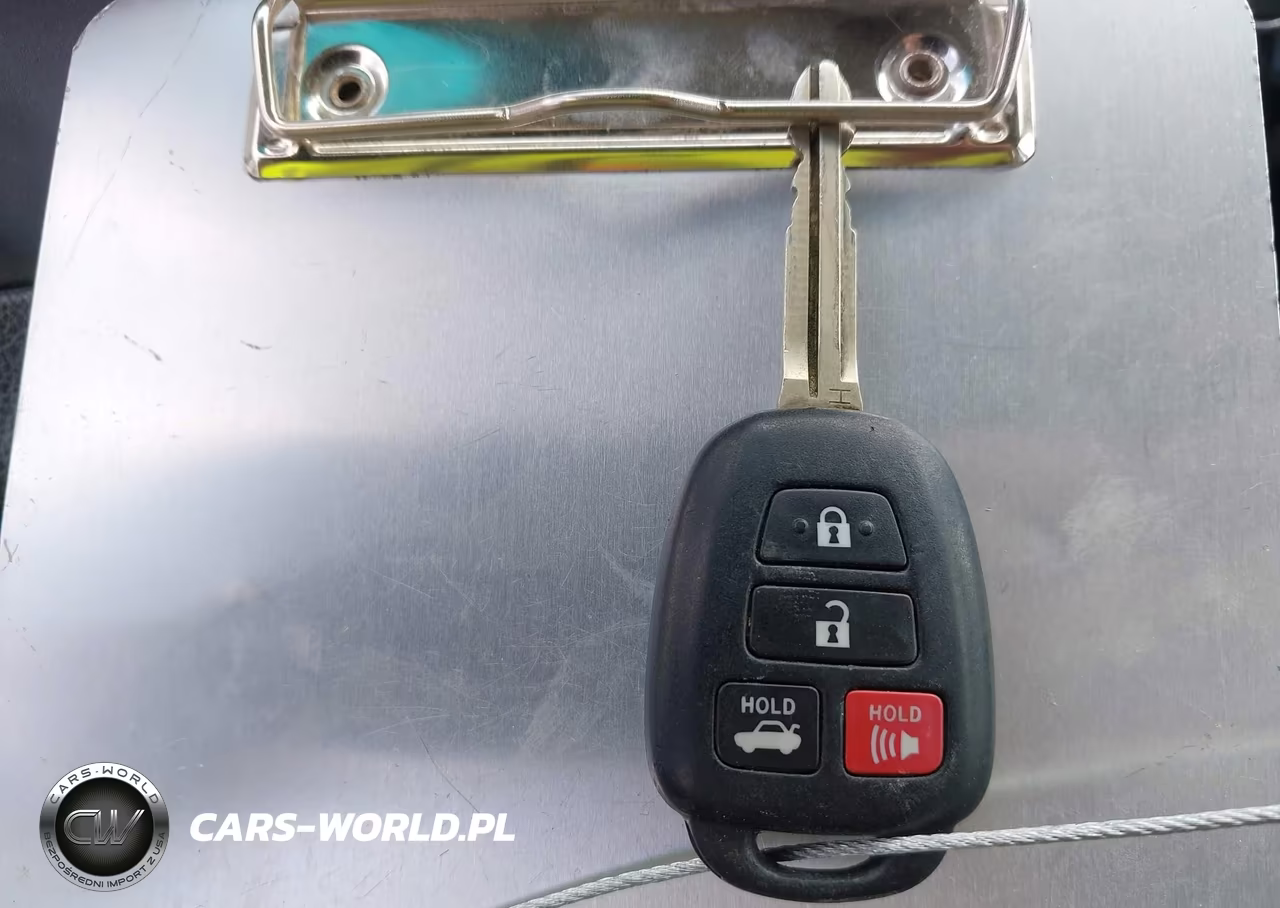 2017 Toyota Camry Le VIN:4T1BF1FK2HU646226 - 11