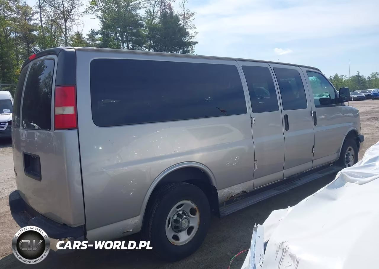 2009 Chevrolet Express 3500 Ls VIN:1GAHG39K791125081 - 4