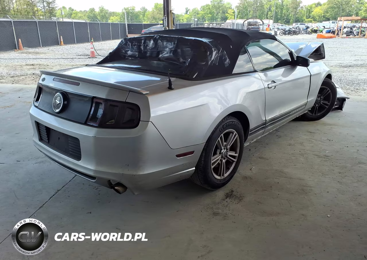 2013 Ford Mustang V6 VIN:1ZVBP8EM8D5242037 - 4