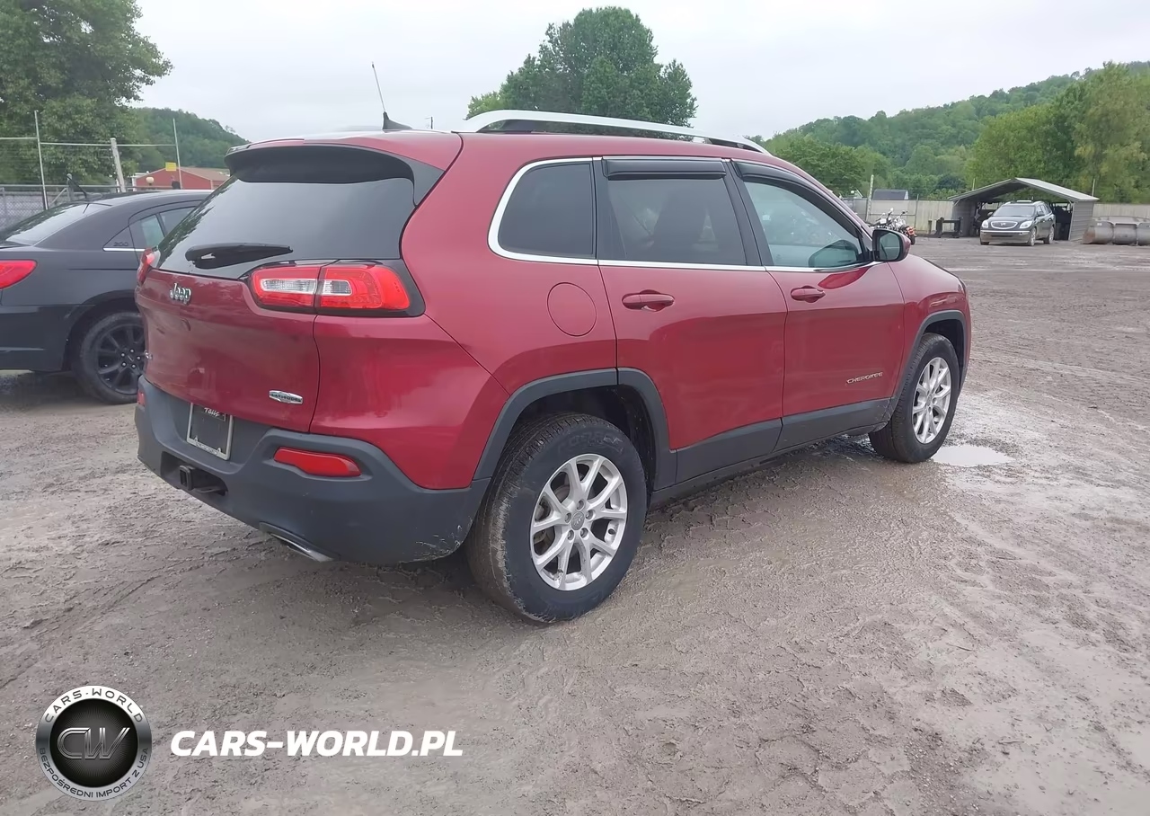 2017 Jeep Cherokee Latitude 4X4 VIN:1C4PJMCS9HW501333 - 4