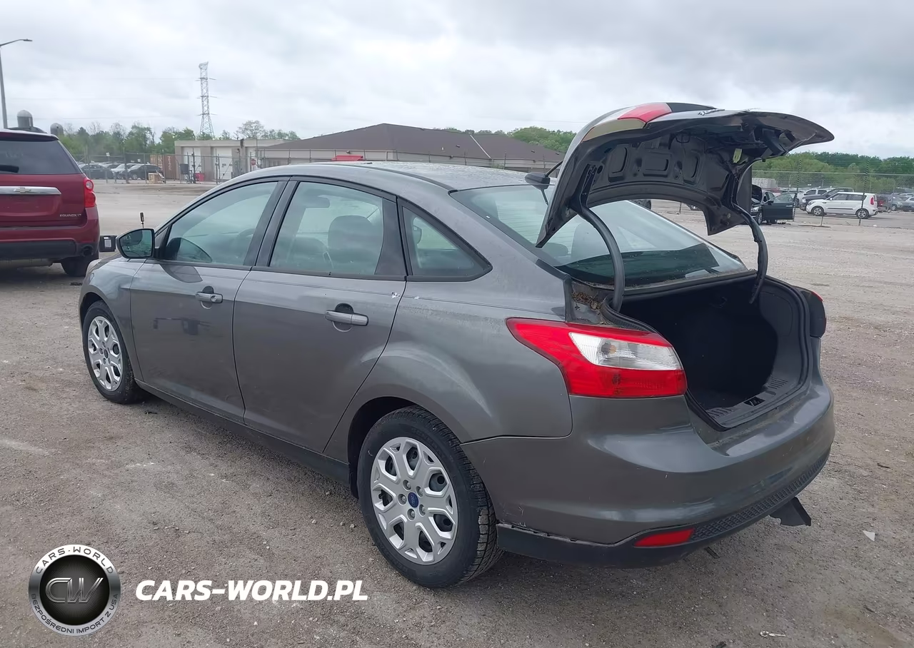 2012 Ford Focus Se VIN:1FAHP3F2XCL448568 - 3