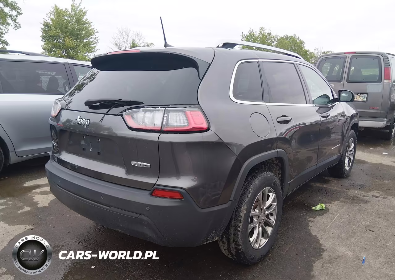 2019 Jeep Cherokee Latitude Plus 4X4 VIN:1C4PJMLB2KD335532 - 4