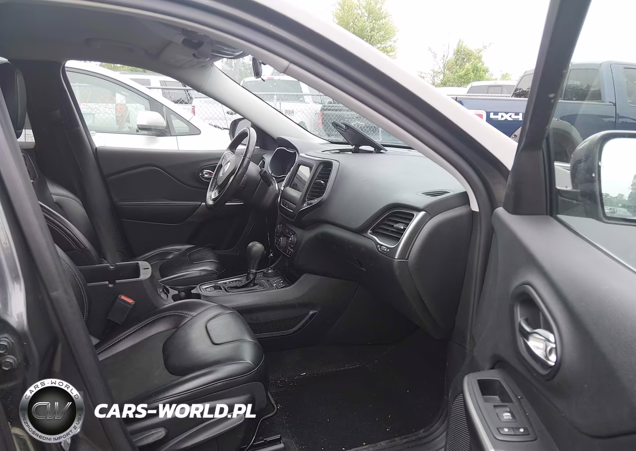 2019 Jeep Cherokee Latitude Plus 4X4 VIN:1C4PJMLB2KD335532 - 5