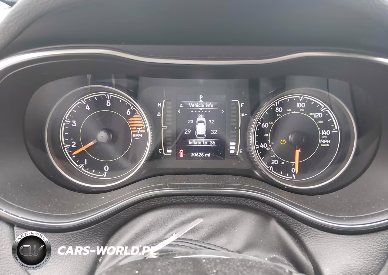 2019 Jeep Cherokee Latitude Plus 4X4 VIN:1C4PJMLB2KD335532 - 7