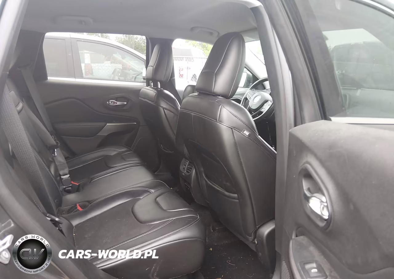 2019 Jeep Cherokee Latitude Plus 4X4 VIN:1C4PJMLB2KD335532 - 8