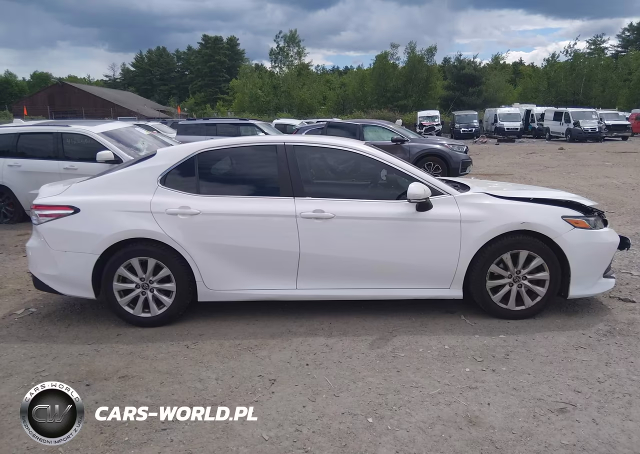 2018 Toyota Camry Le VIN:4T1B11HK0JU675239 - 14