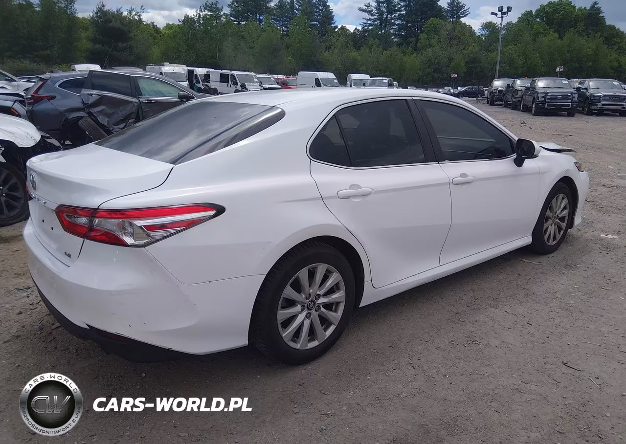 2018 Toyota Camry Le VIN:4T1B11HK0JU675239 - 4