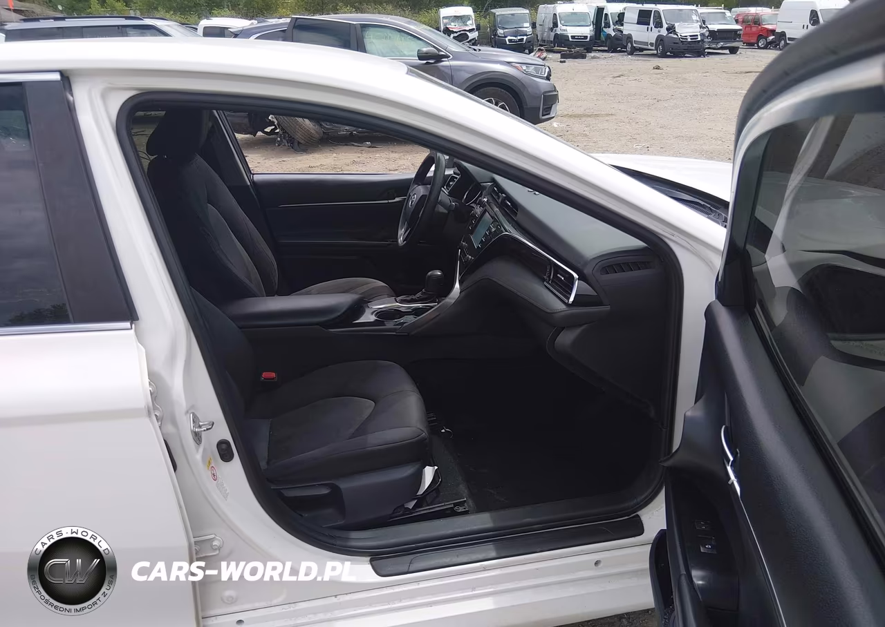 2018 Toyota Camry Le VIN:4T1B11HK0JU675239 - 5