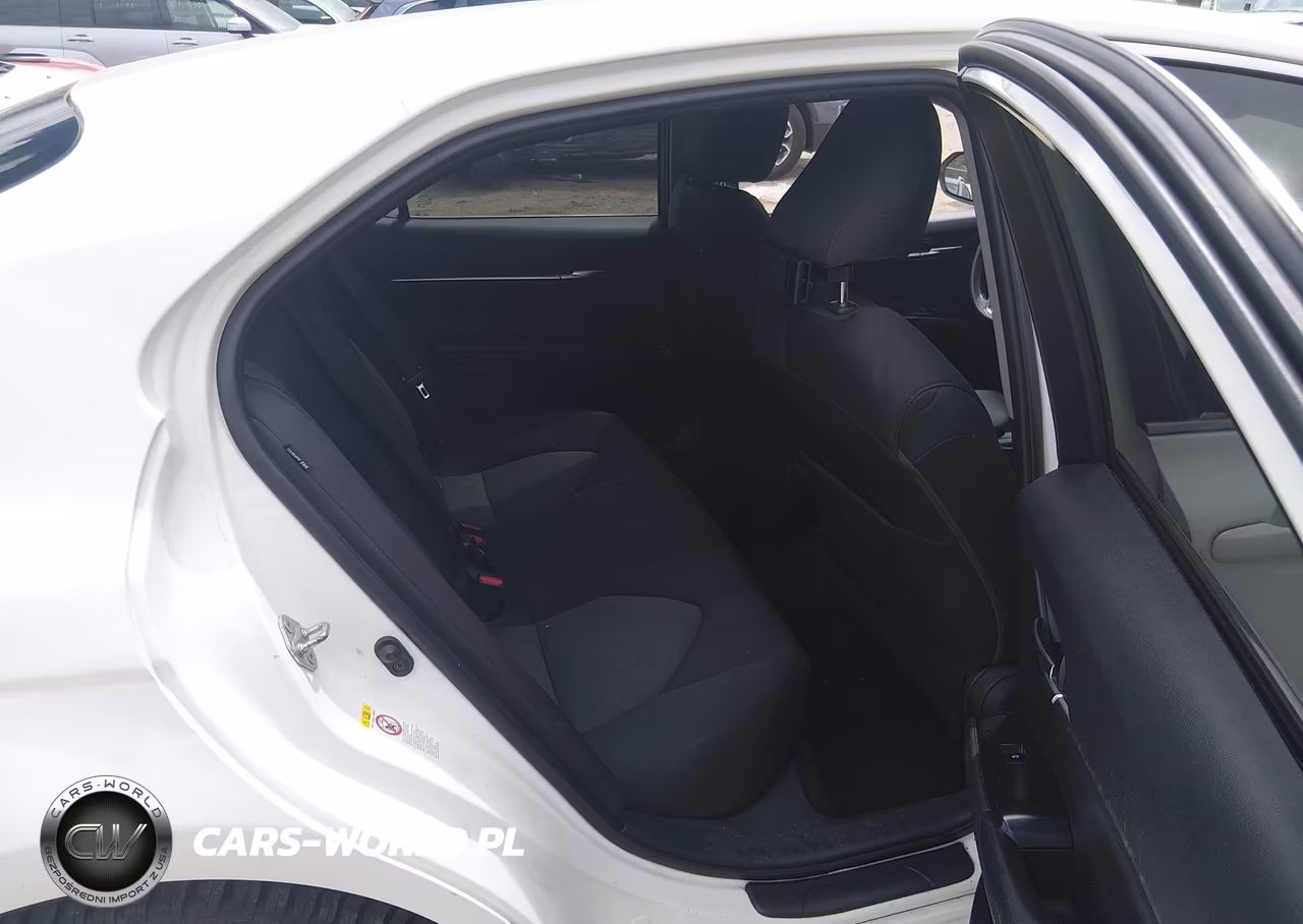 2018 Toyota Camry Le VIN:4T1B11HK0JU675239 - 8