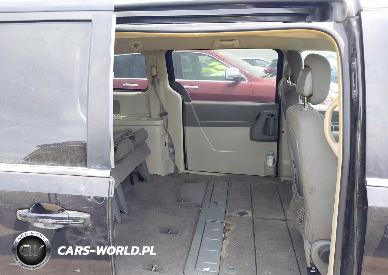2010 Chrysler Town & Country New Lx VIN:2A4RR2D12AR375207 - 8