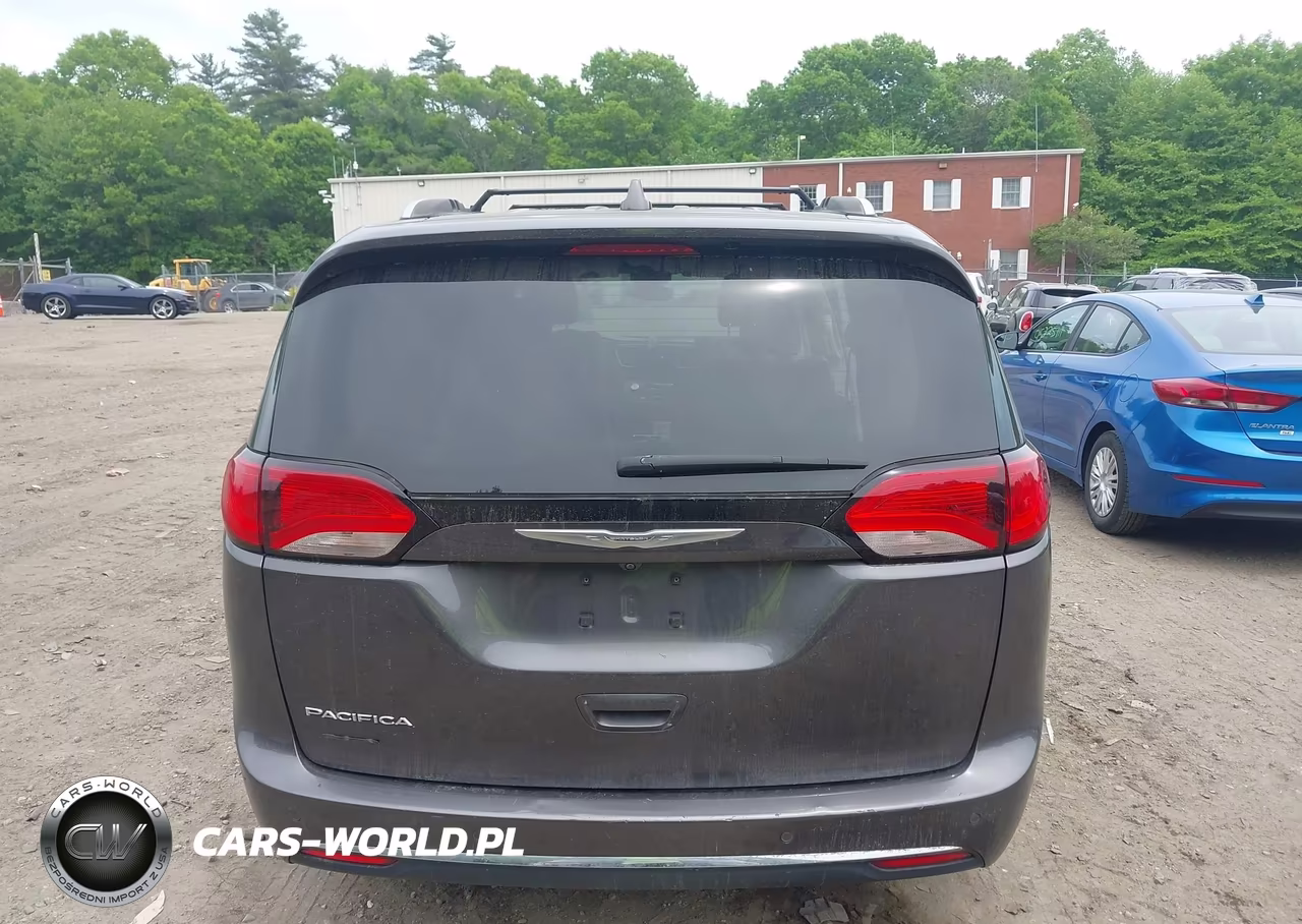 2017 Chrysler Pacifica Touring-L Plus VIN:2C4RC1EG9HR541060 - 16