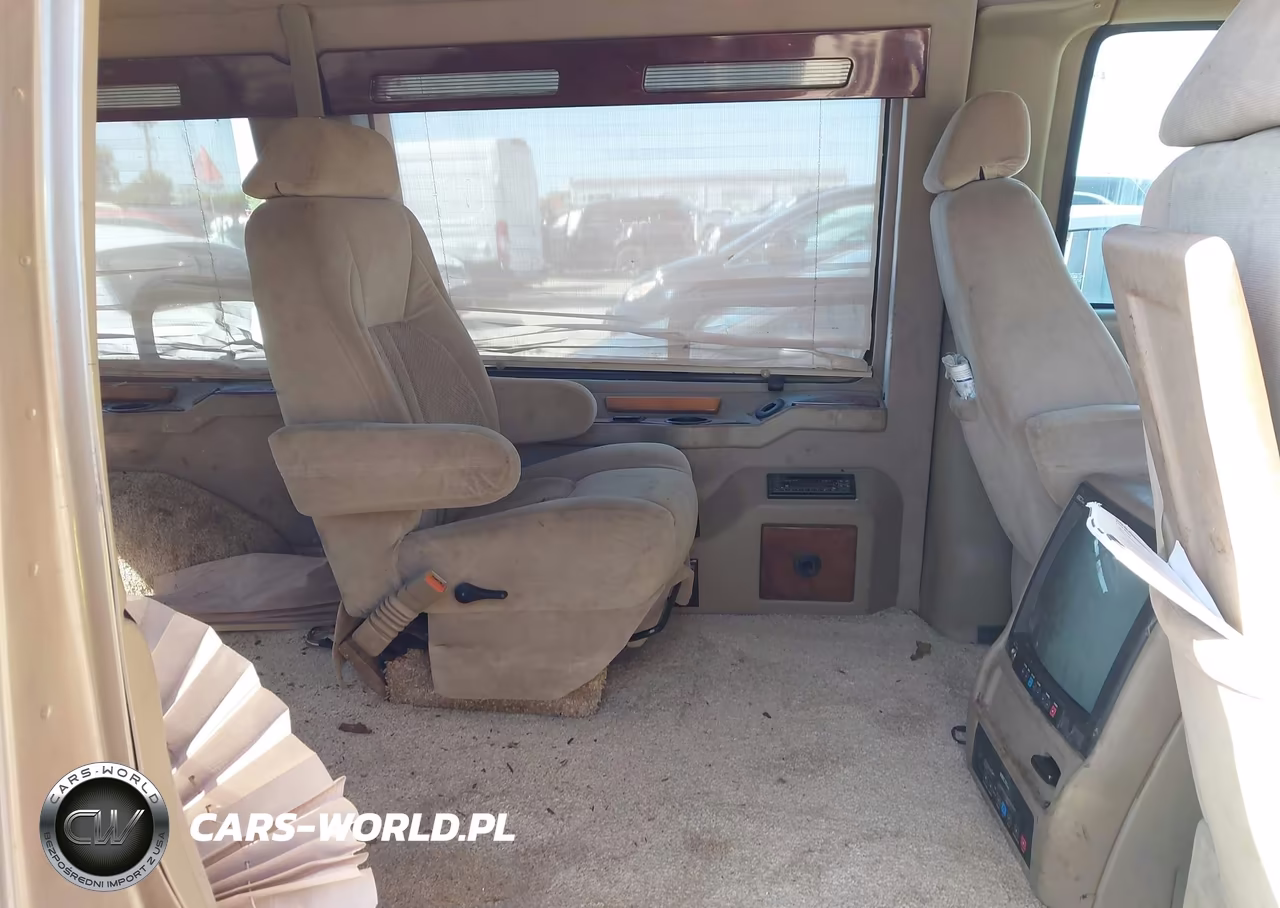 2001 Chevrolet Express Upfitter VIN:1GBFG15R111117783 - 8