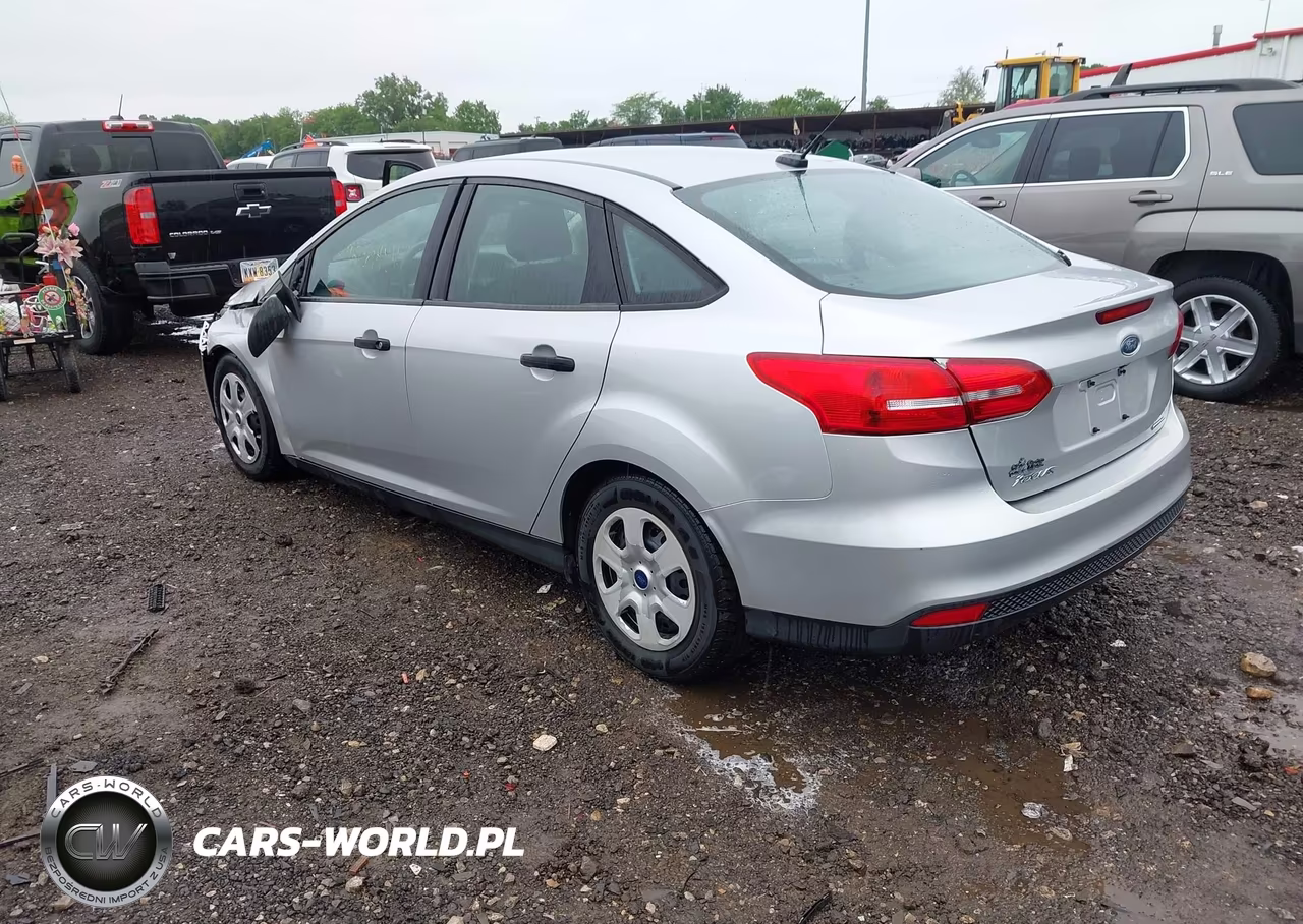 2016 Ford Focus S VIN:1FADP3E27GL378324 - 3