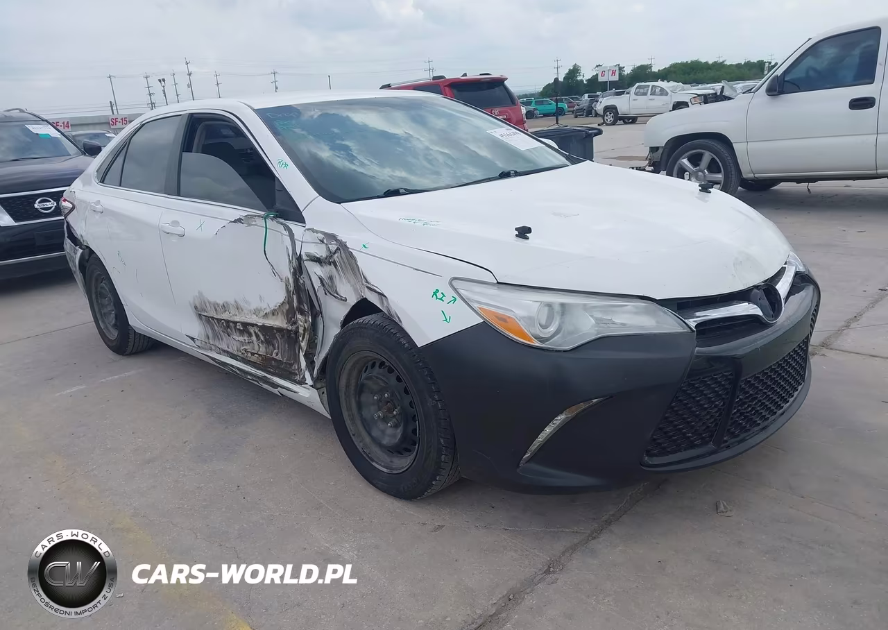 2016 Toyota Camry Le – zdjęcie 1 z 18