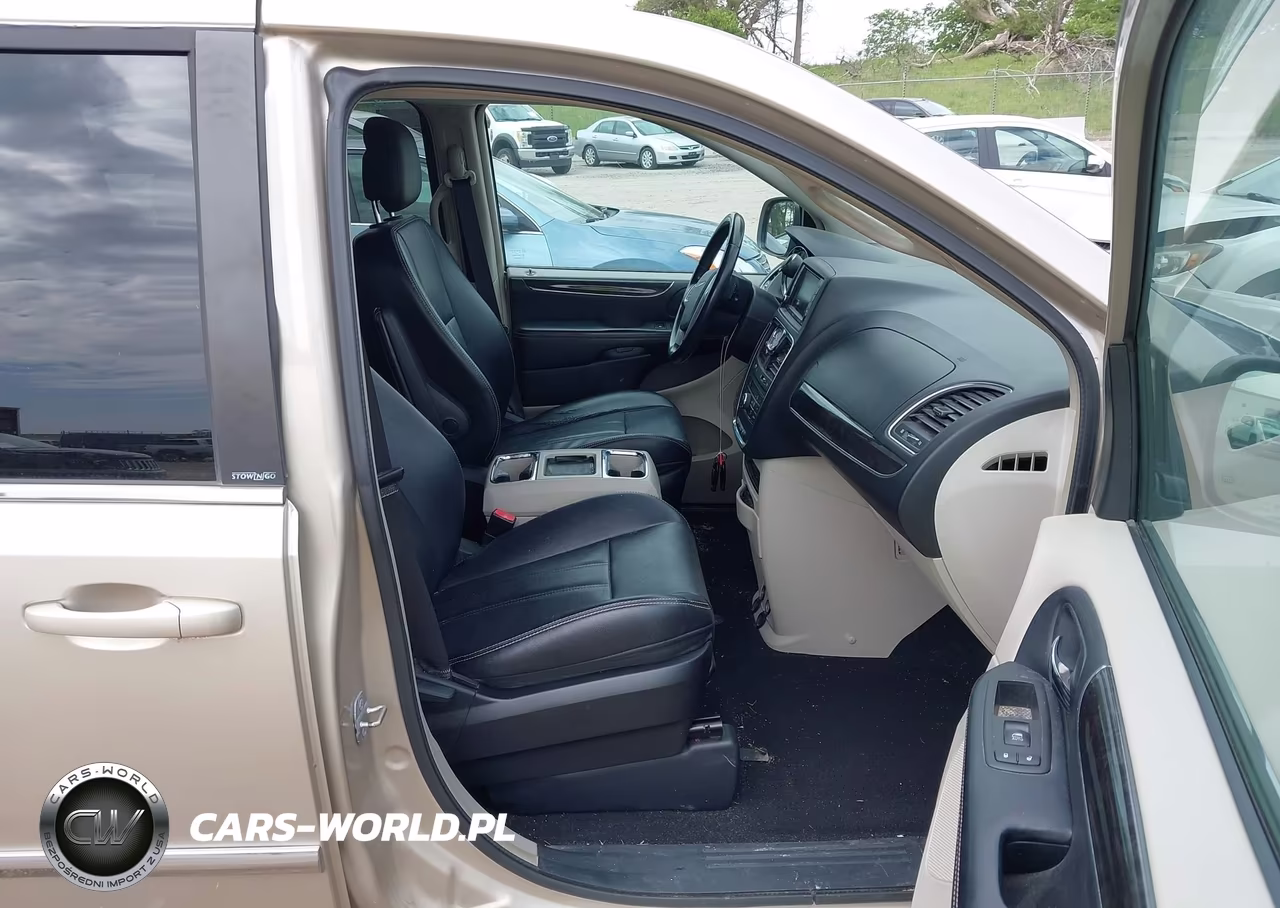2014 Chrysler Town & Country Touring VIN:2C4RC1BG2ER272657 - 5