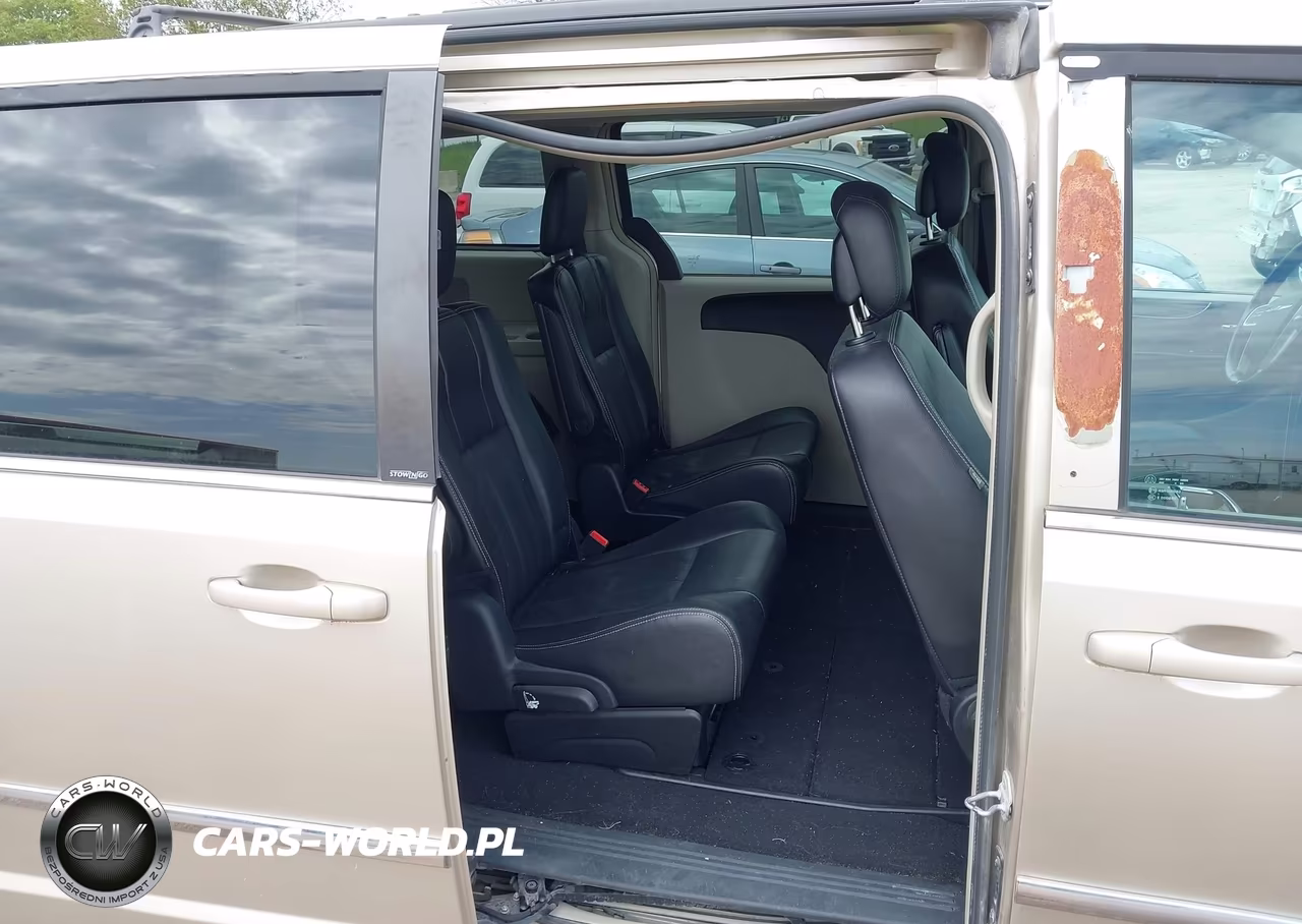 2014 Chrysler Town & Country Touring VIN:2C4RC1BG2ER272657 - 8