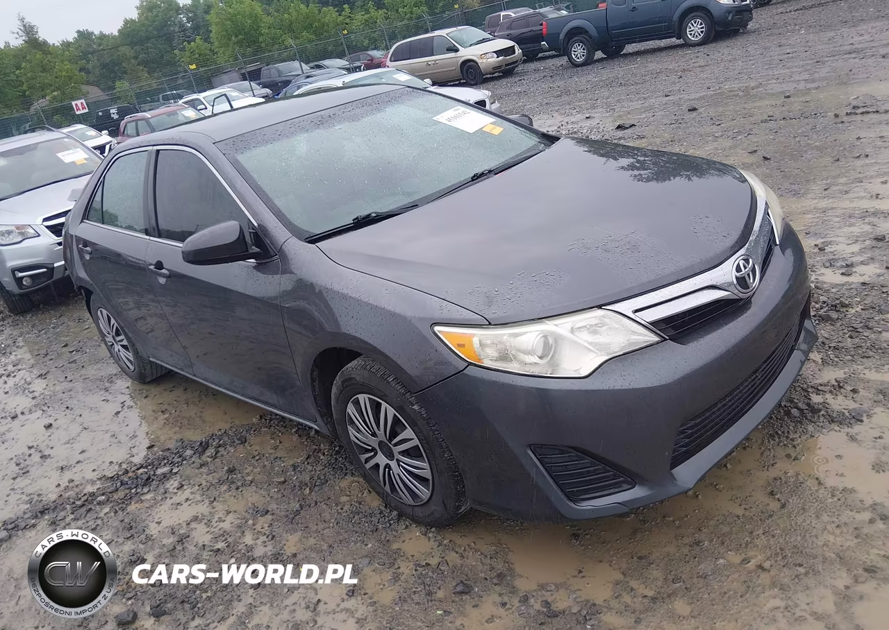 2014 Toyota Camry Le – zdjęcie 1 z 17