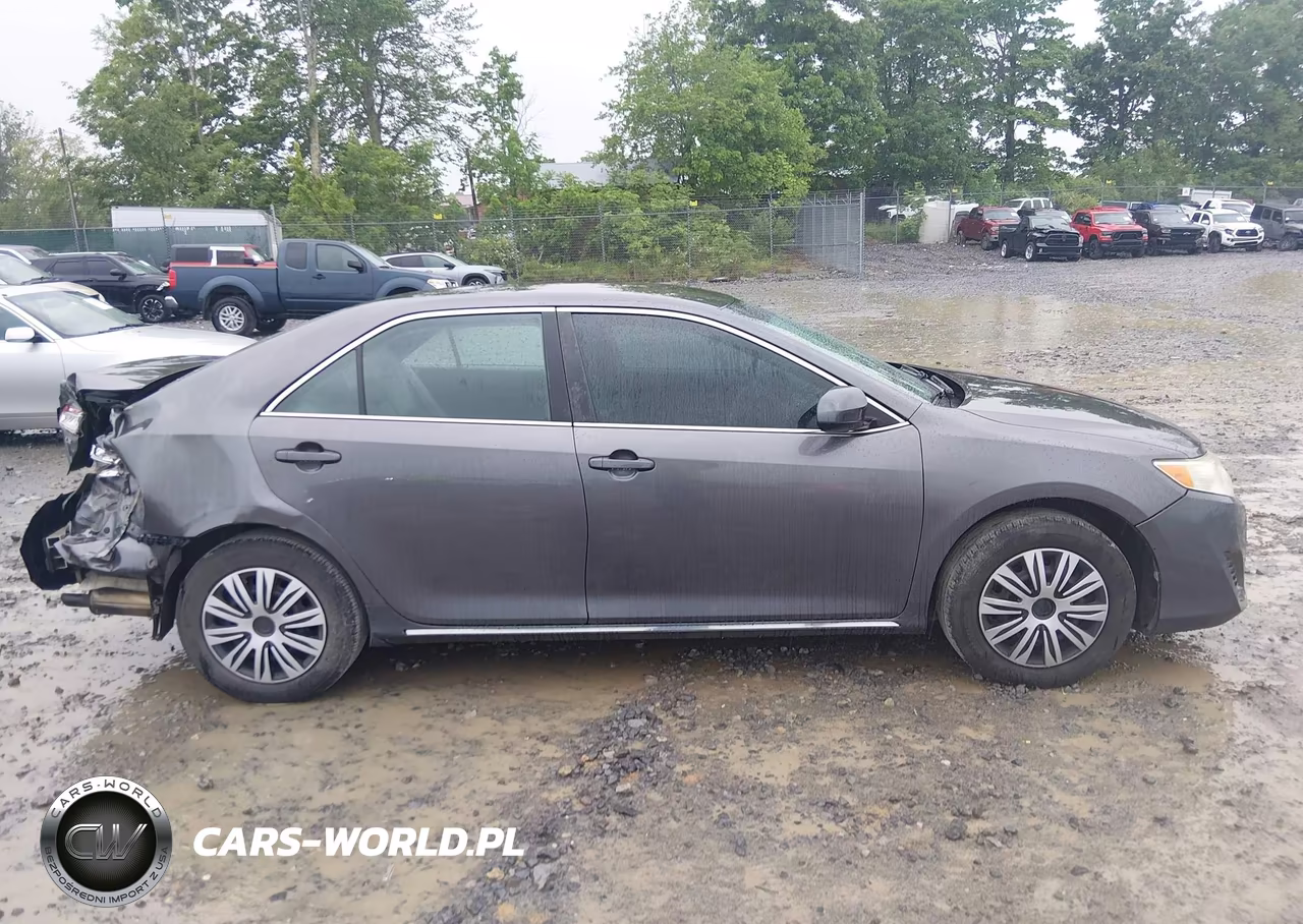 2014 Toyota Camry Le VIN:4T1BF1FK8EU443806 - 14