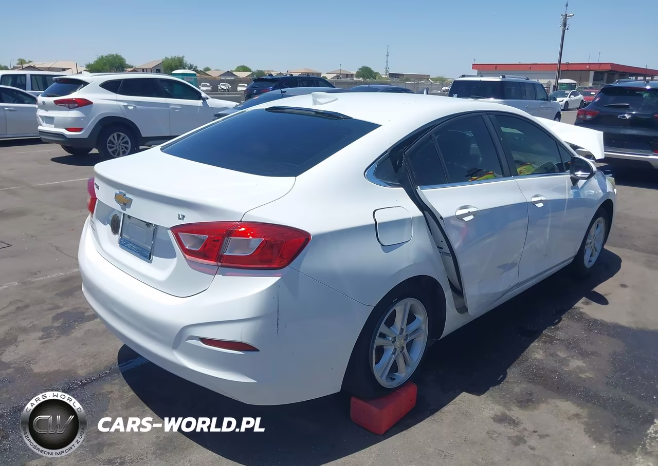 2018 Chevrolet Cruze Lt Auto VIN:1G1BE5SM5J7214541 - 4