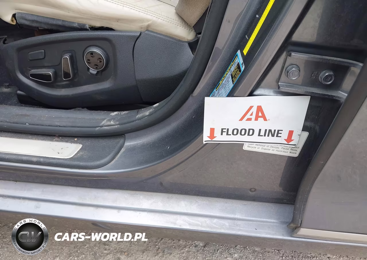 2015 Hyundai Genesis 3.8 VIN:KMHGN4JEXFU090160 - 6