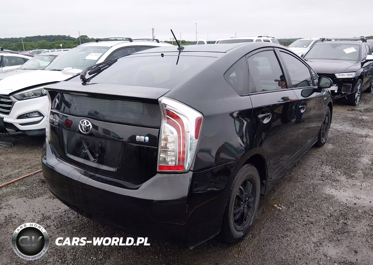 2014 Toyota Prius Two VIN:JTDKN3DU6E1815894 - 4