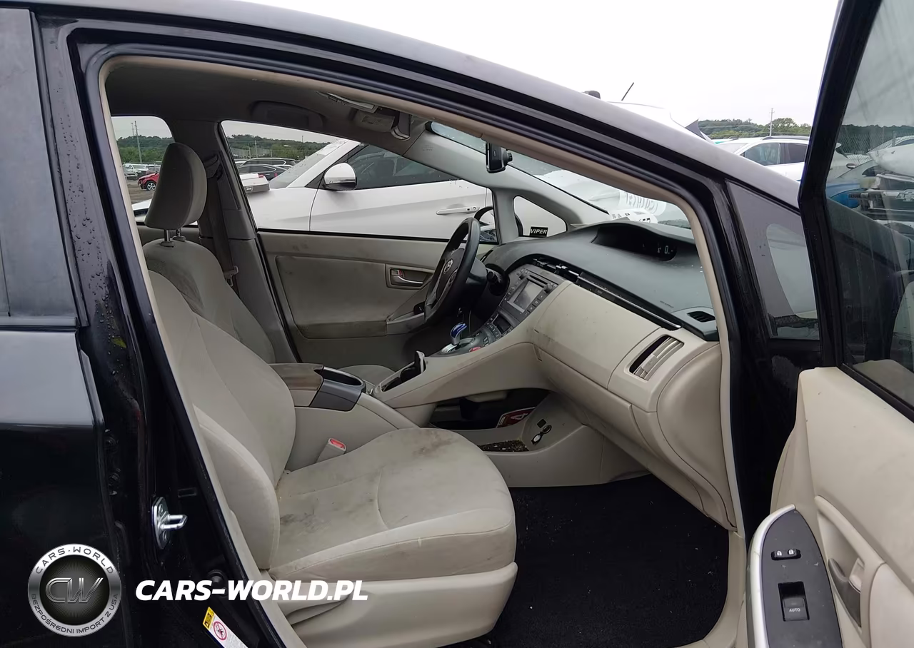 2014 Toyota Prius Two VIN:JTDKN3DU6E1815894 - 5